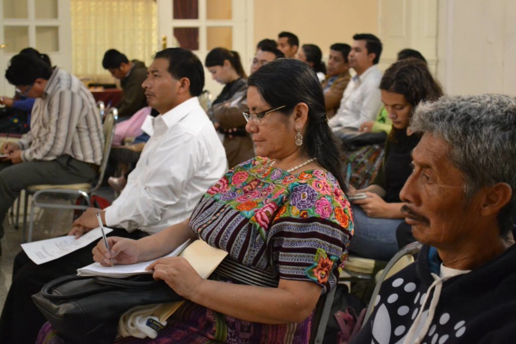 Participantes durante la presentación del foro en Hotel Royal Palace. Foto: José A. Sian
