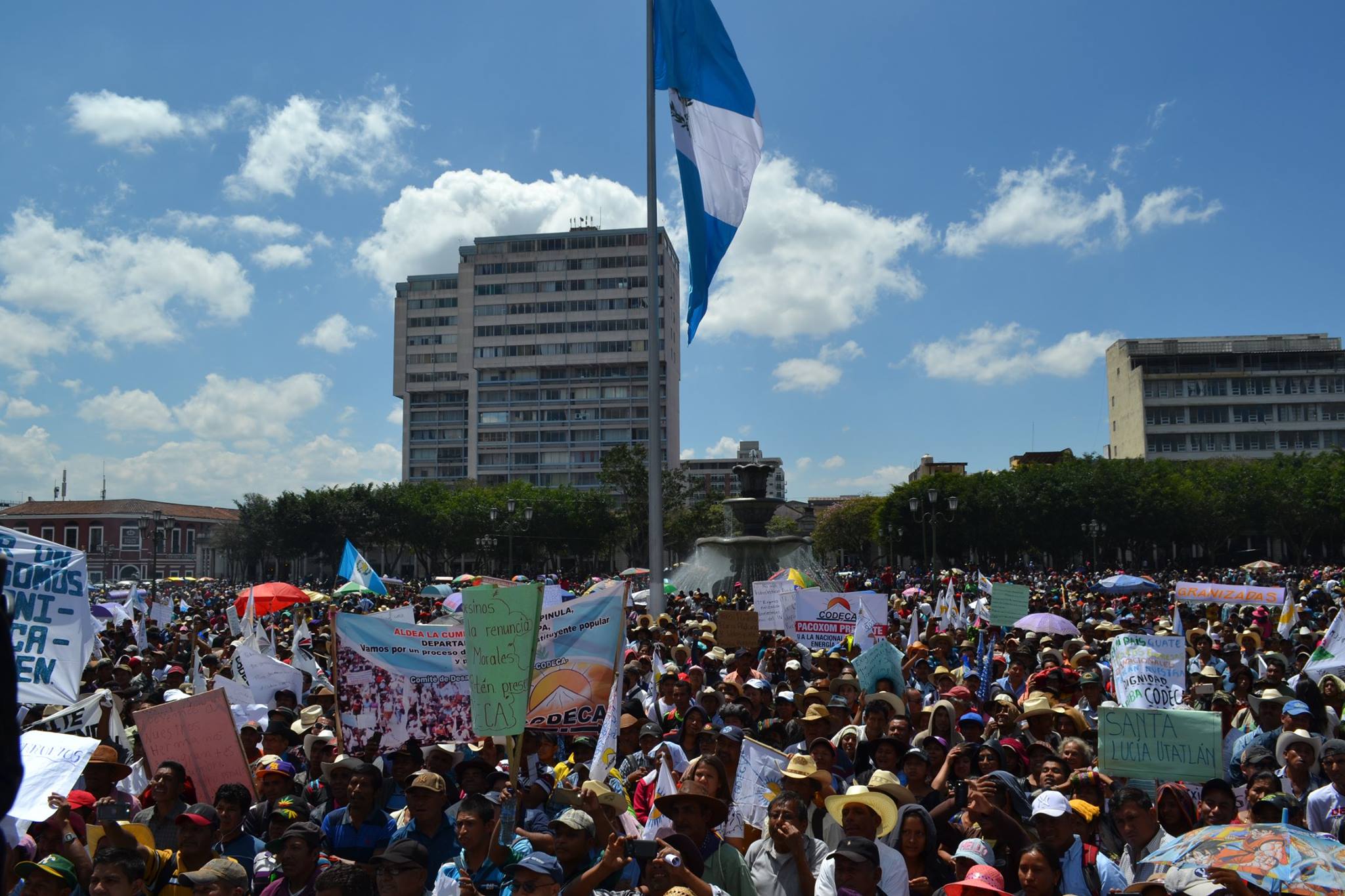 Manifestación pacífica: Exigen la renuncia de Jimmy Morales y otras demandas sociales