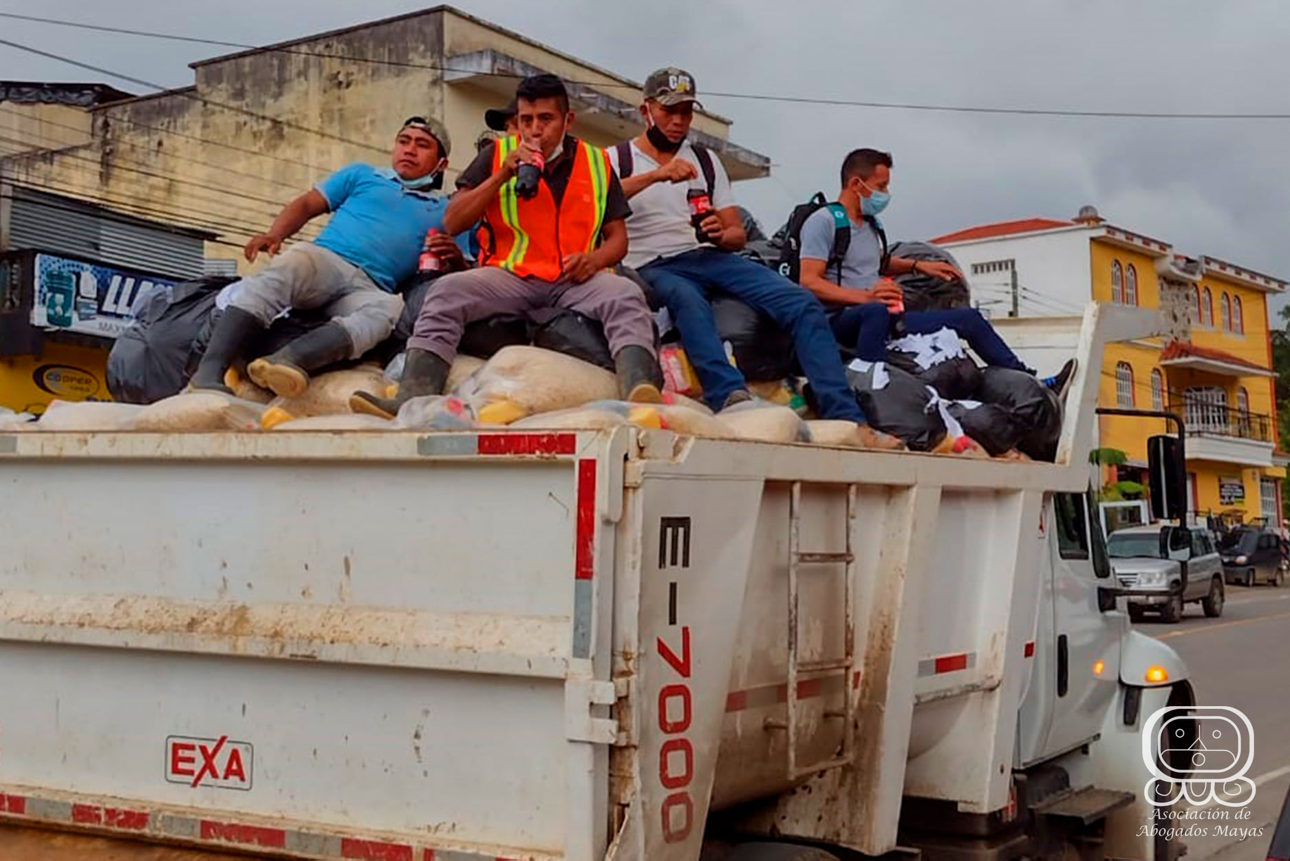 entrega de viveres comunidades qeqchi 10
